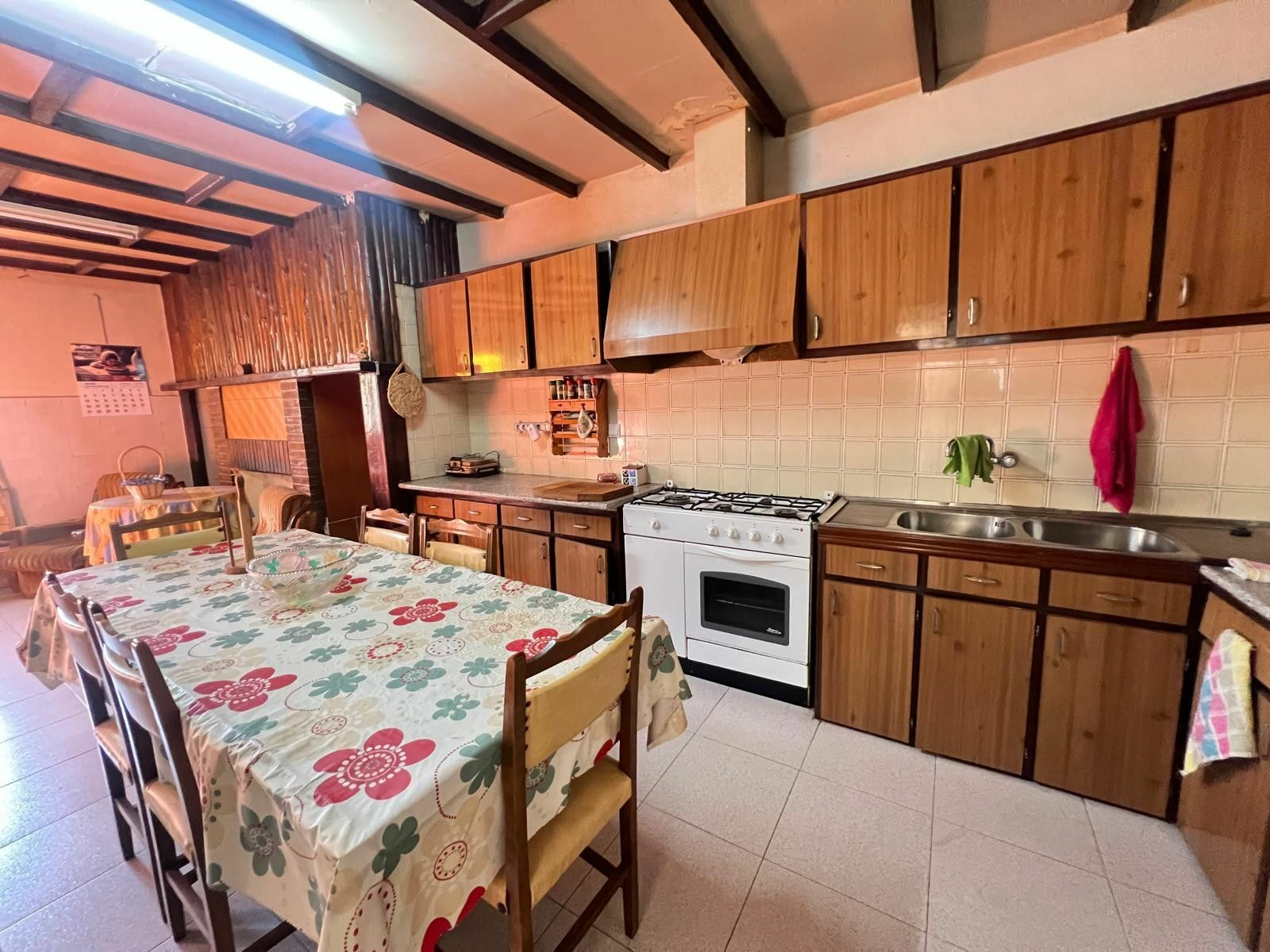 6-bedroom House In Pinoso, Spain (260 M²)