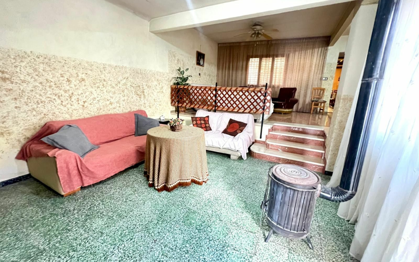 6-bedroom House In Pinoso, Spain (260 M²)
