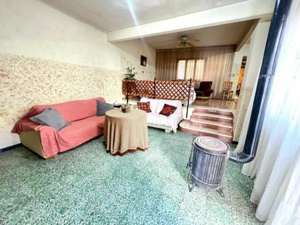 6-bedroom House In Pinoso, Spain (260 M²)