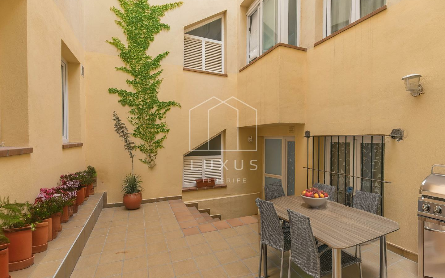 3-bedroom Flat In Puerto De La Cruz, Spain (98 M²)