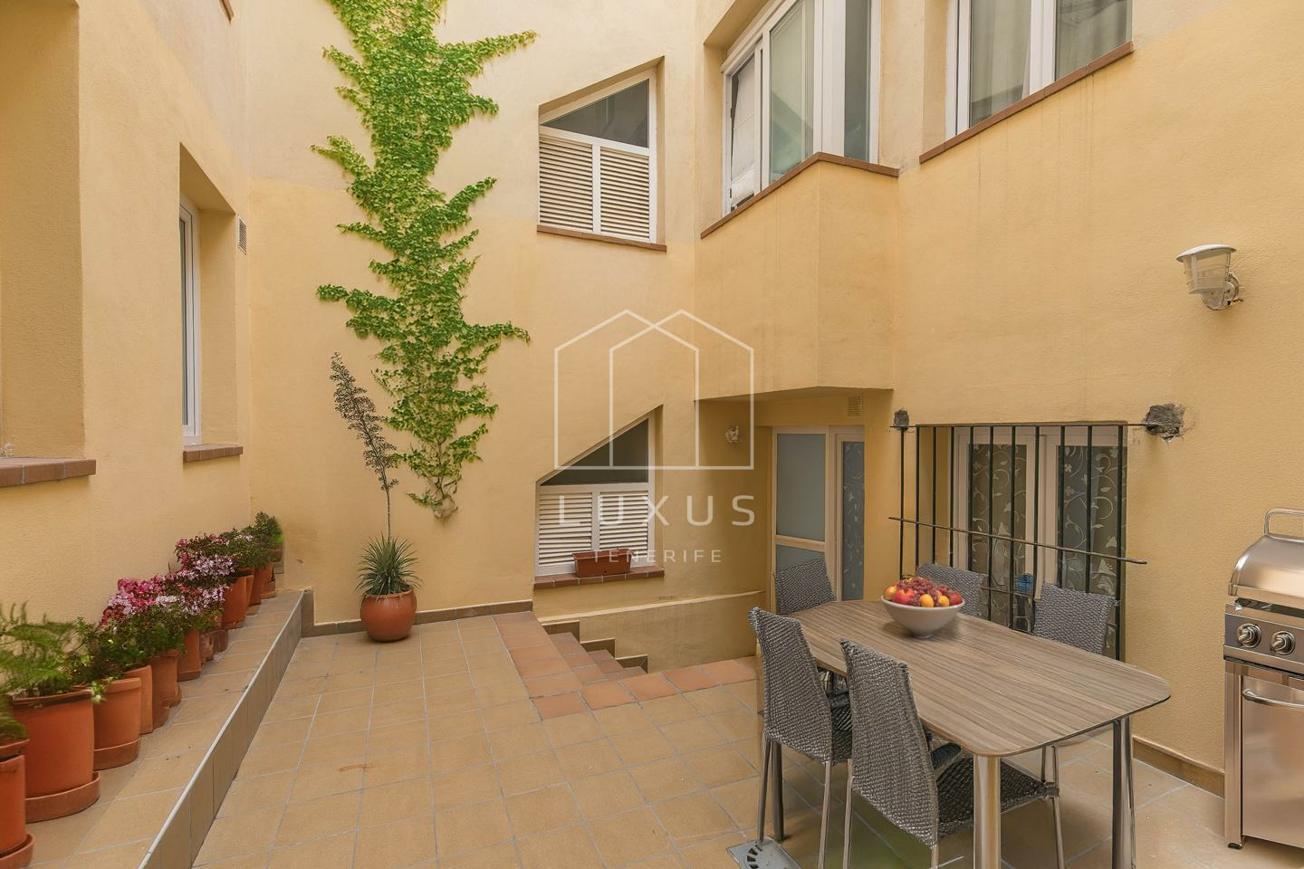 3-bedroom Flat In Puerto De La Cruz, Spain (98 M²)
