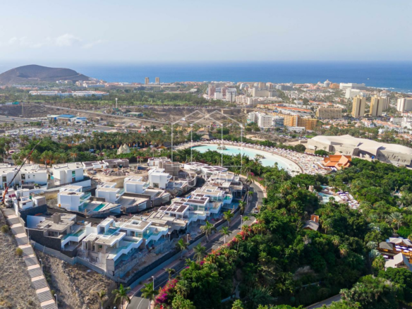 3-bedroom Villa In Costa Adeje, Spain (240 M²)
