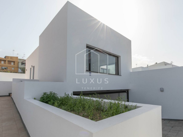 3-bedroom Villa In Tacoronte, Spain (190 M²)