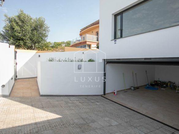3-bedroom Villa In Tacoronte, Spain (190 M²)