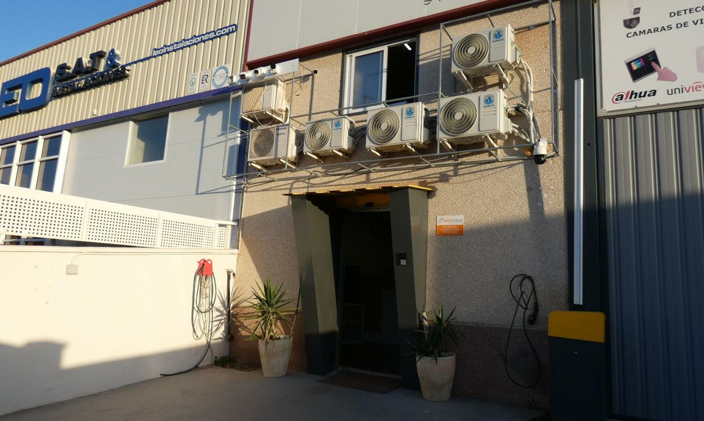 5-bedroom Office In Alhaurín De La Torre, Spain (20 M²)