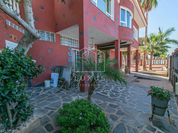 4-bedroom Villa In El Sauzal, Spain (275 M²)