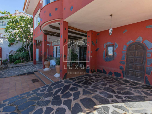 4-bedroom Villa In El Sauzal, Spain (275 M²)