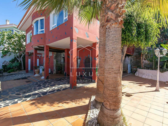 4-bedroom Villa In El Sauzal, Spain (275 M²)