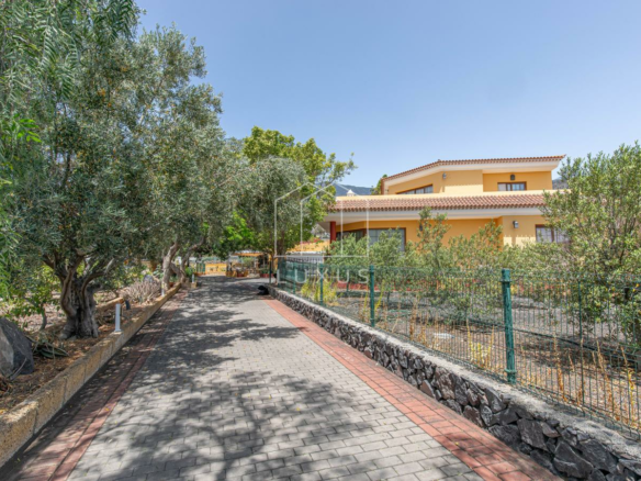 5-bedroom Villa In Arafo, Spain (225 M²)