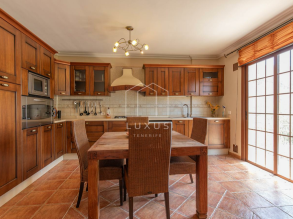 5-bedroom Villa In Arafo, Spain (225 M²)