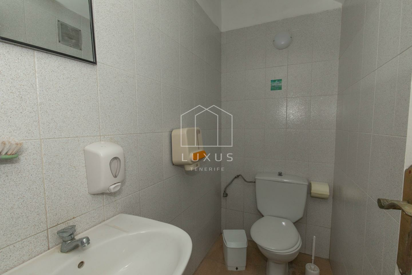 2-bedroom Shop In Puerto De La Cruz, Spain (130 M²)