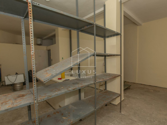 2-bedroom Shop In Puerto De La Cruz, Spain (130 M²)