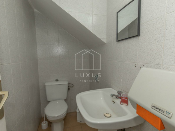 2-bedroom Shop In Puerto De La Cruz, Spain (130 M²)