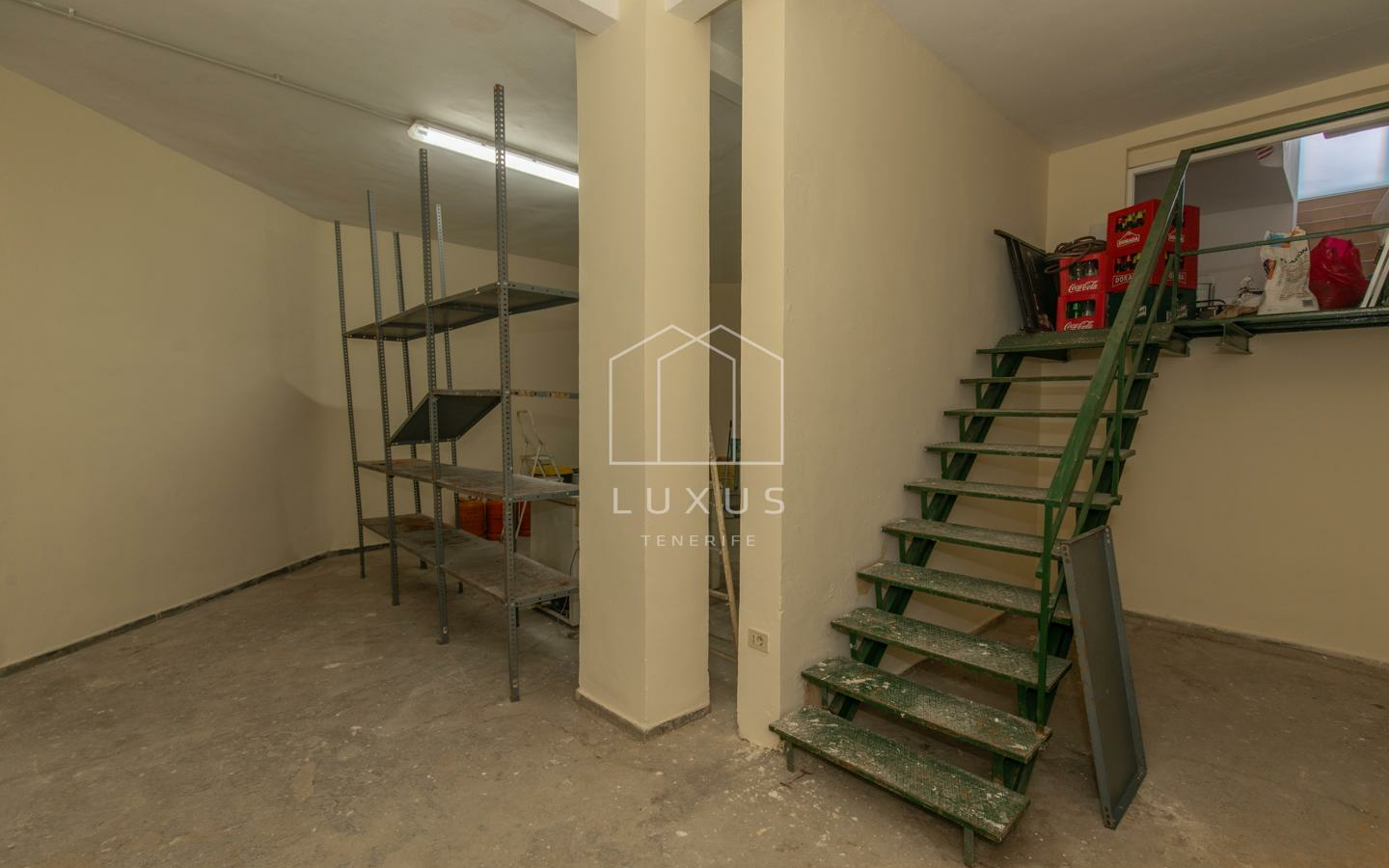 2-bedroom Shop In Puerto De La Cruz, Spain (130 M²)