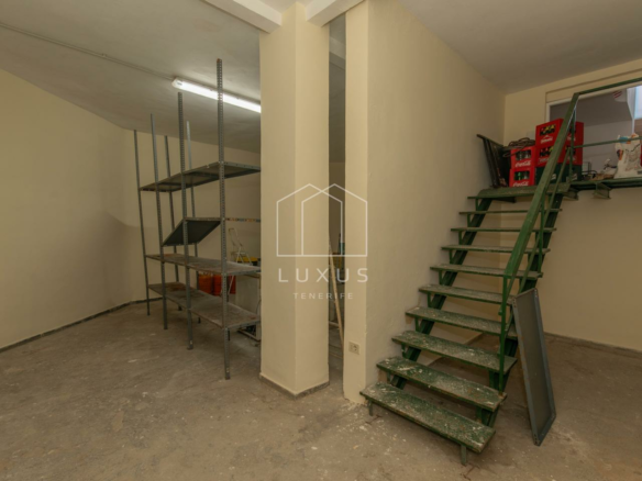 2-bedroom Shop In Puerto De La Cruz, Spain (130 M²)