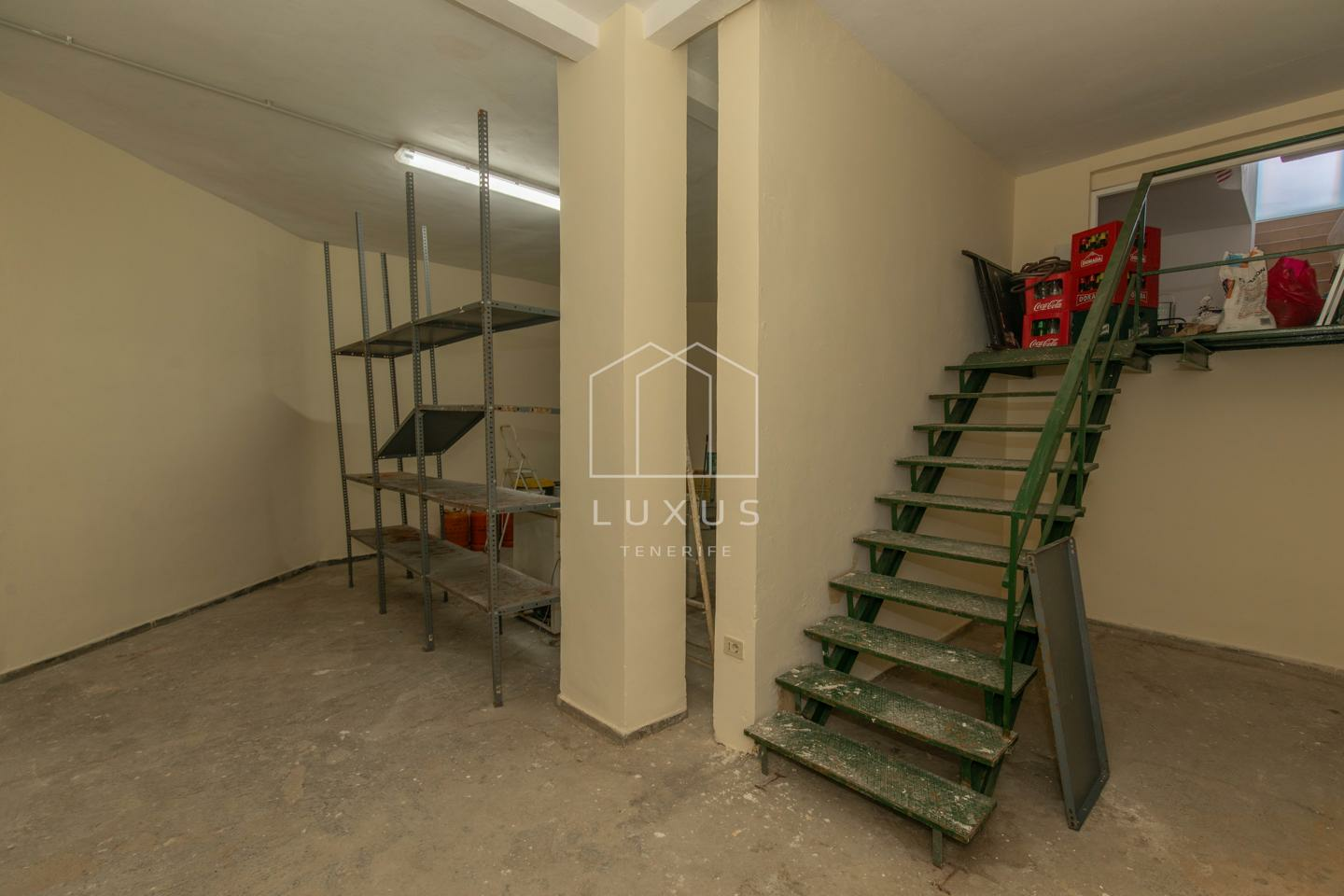 2-bedroom Shop In Puerto De La Cruz, Spain (130 M²)