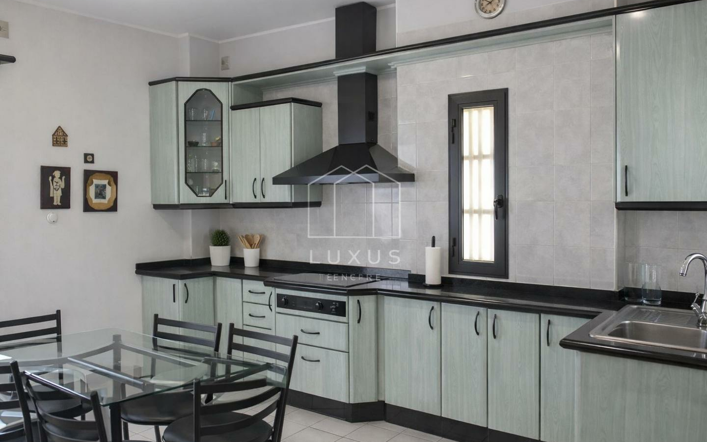4-bedroom Villa In Barranco Hondo, Spain (373 M²)