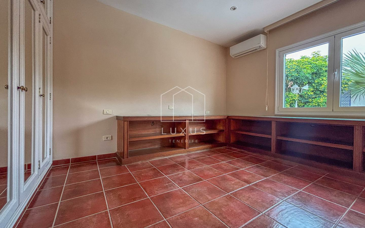 3-bedroom Villa In Puerto De La Cruz, Spain (160 M²)