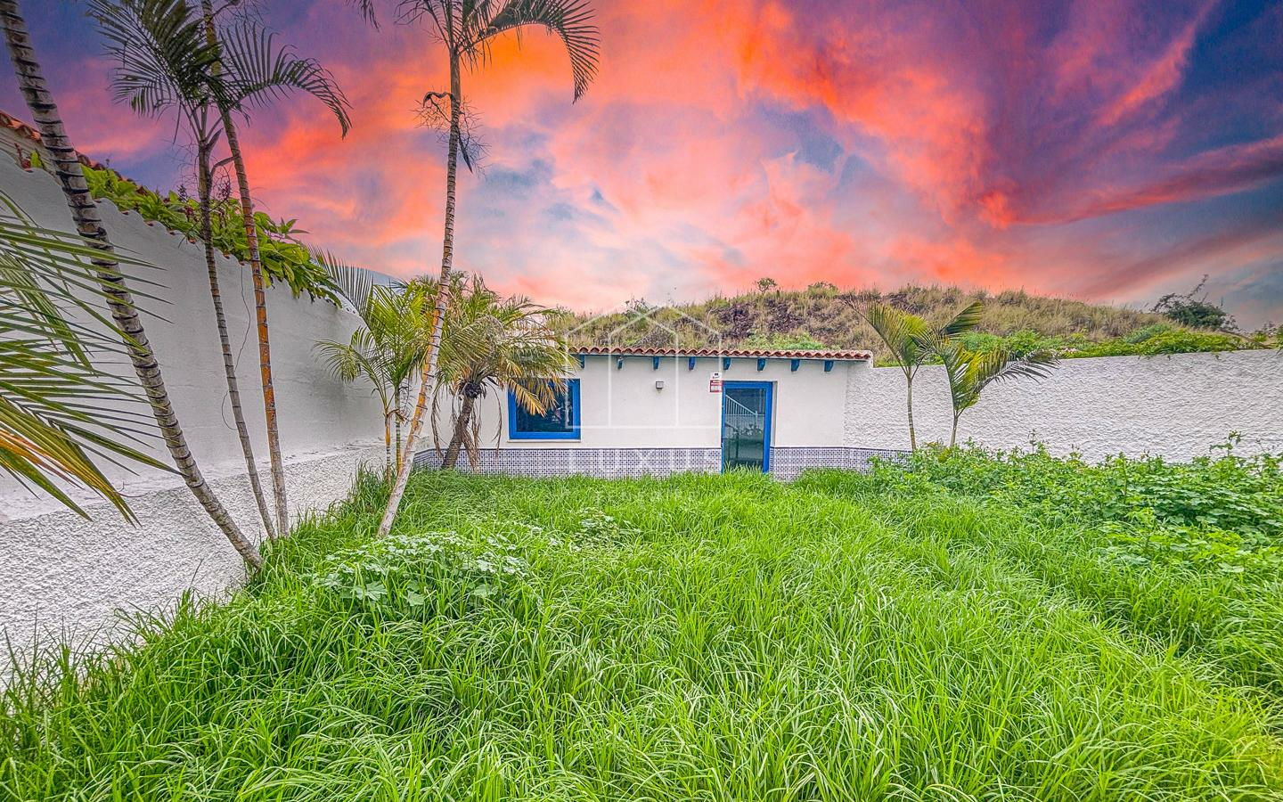 3-bedroom Villa In Puerto De La Cruz, Spain (160 M²)