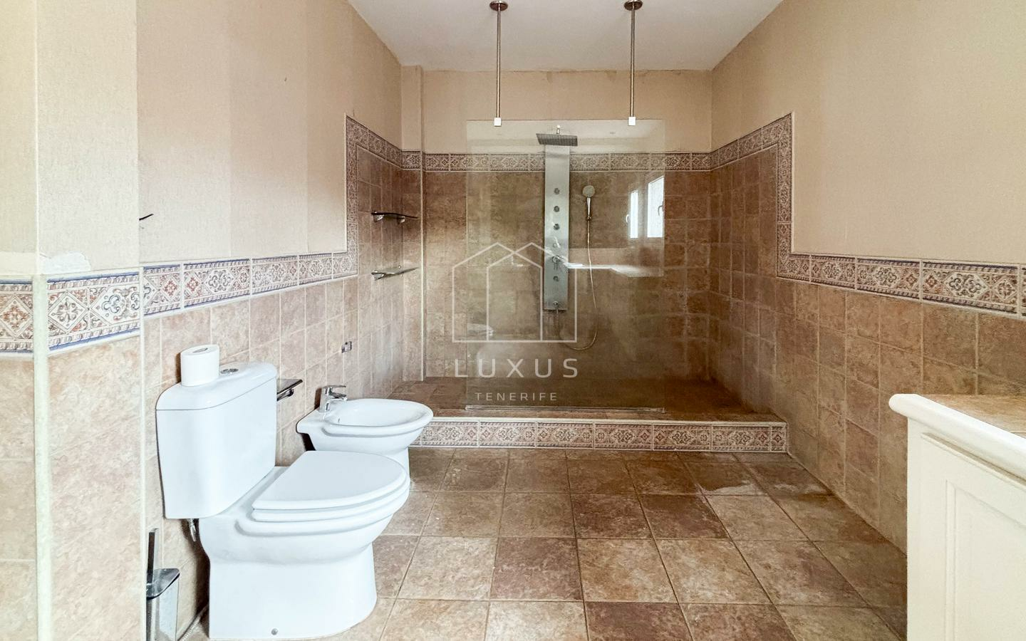 3-bedroom Villa In Puerto De La Cruz, Spain (160 M²)