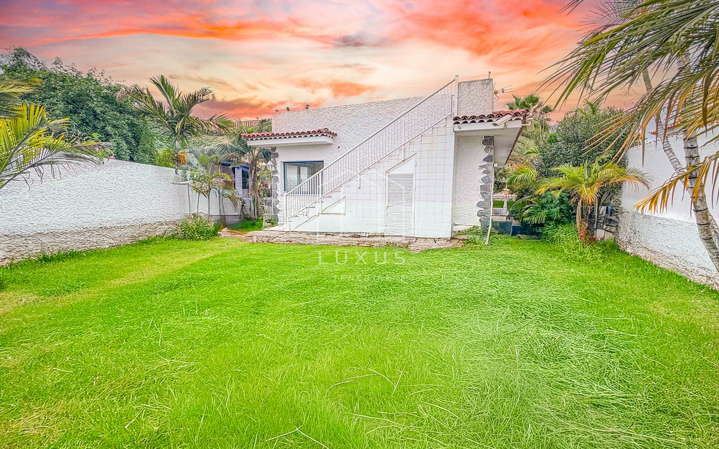 3-bedroom Villa In Puerto De La Cruz, Spain (160 M²)
