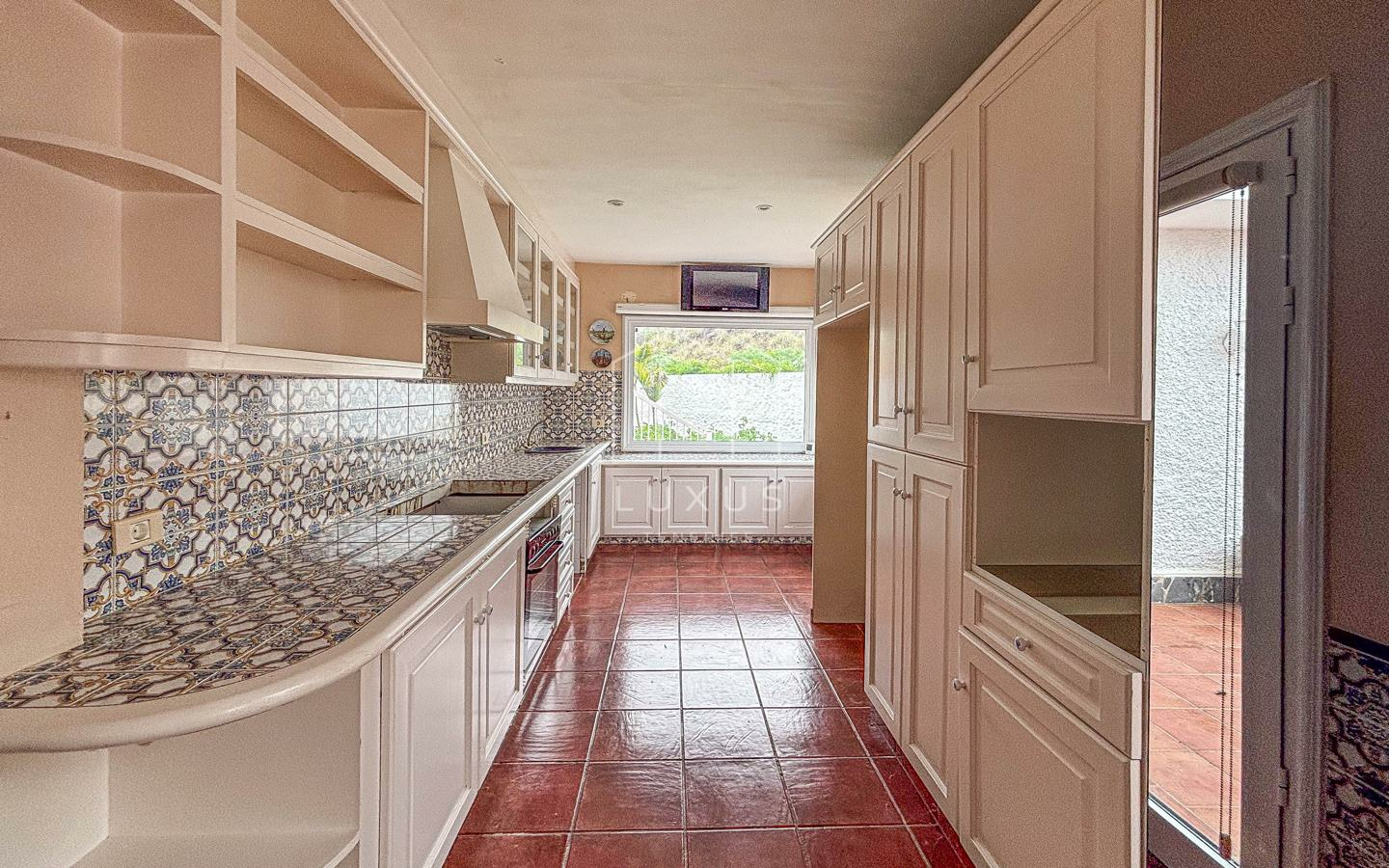 3-bedroom Villa In Puerto De La Cruz, Spain (160 M²)