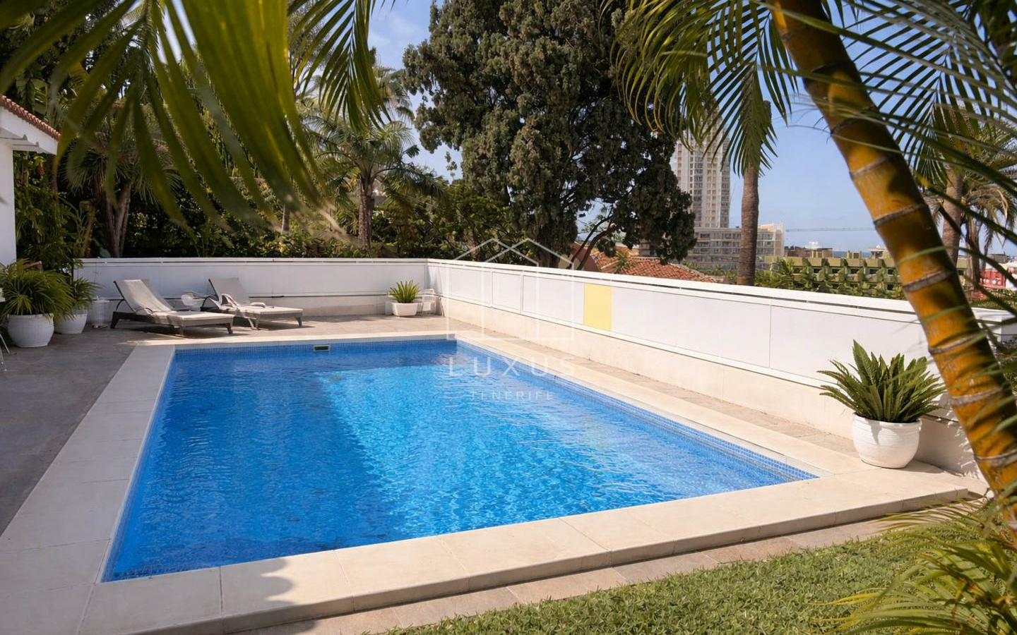 2-bedroom Villa In Puerto De La Cruz, Spain (215 M²)