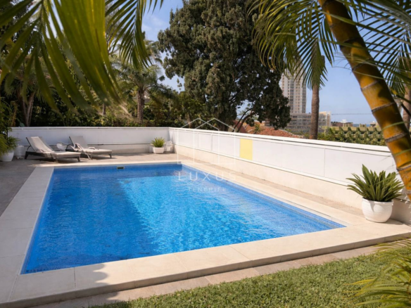 2-bedroom Villa In Puerto De La Cruz, Spain (215 M²)