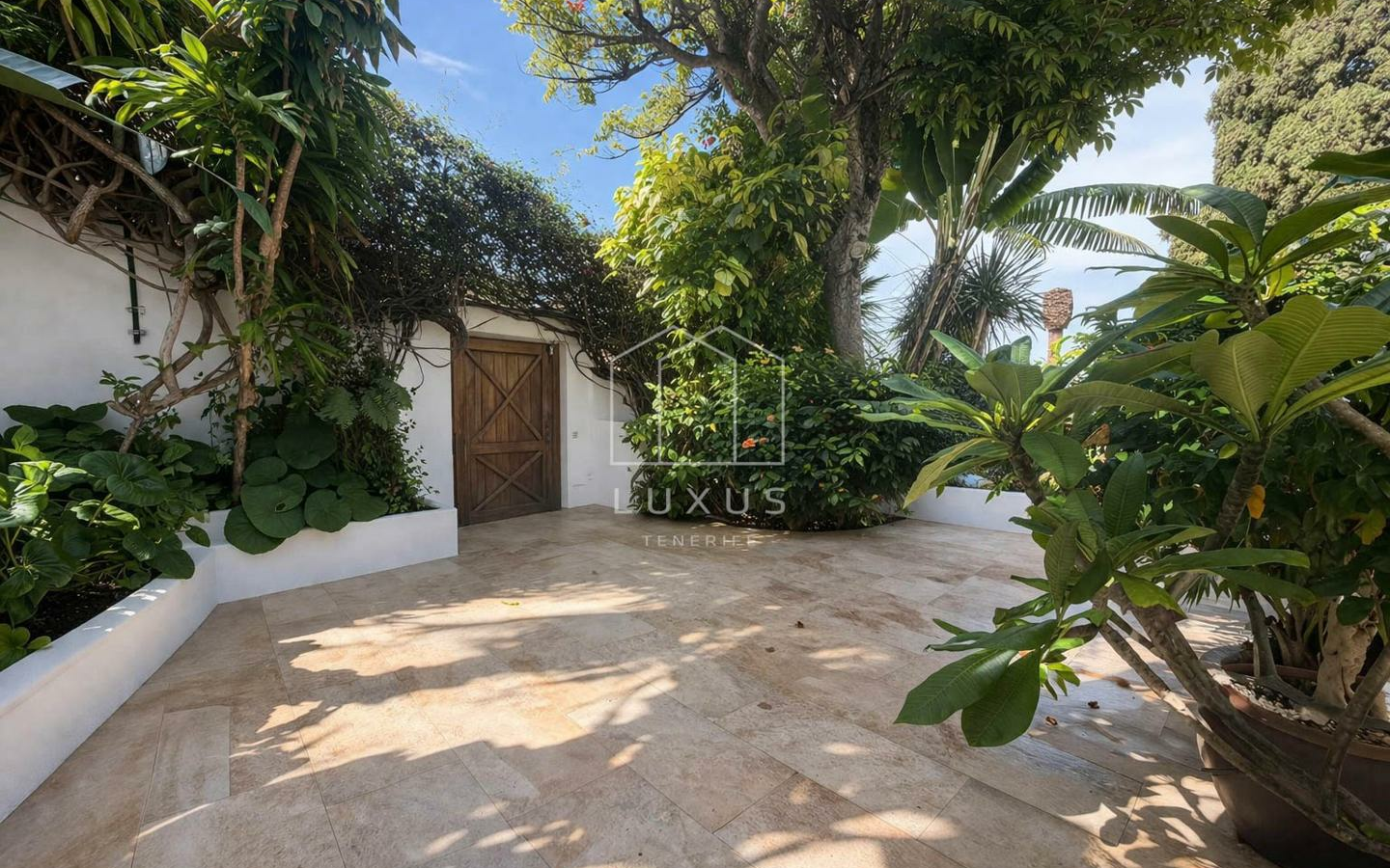 2-bedroom Villa In Puerto De La Cruz, Spain (215 M²)