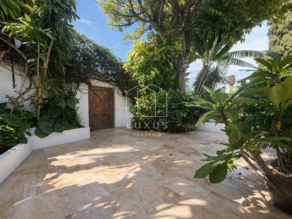 2-bedroom Villa In Puerto De La Cruz, Spain (215 M²)