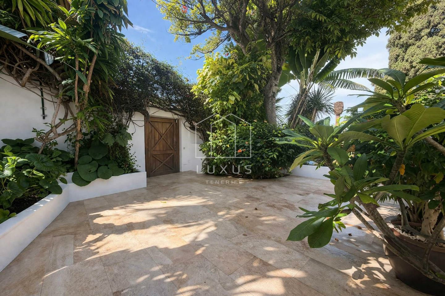 2-bedroom Villa In Puerto De La Cruz, Spain (215 M²)