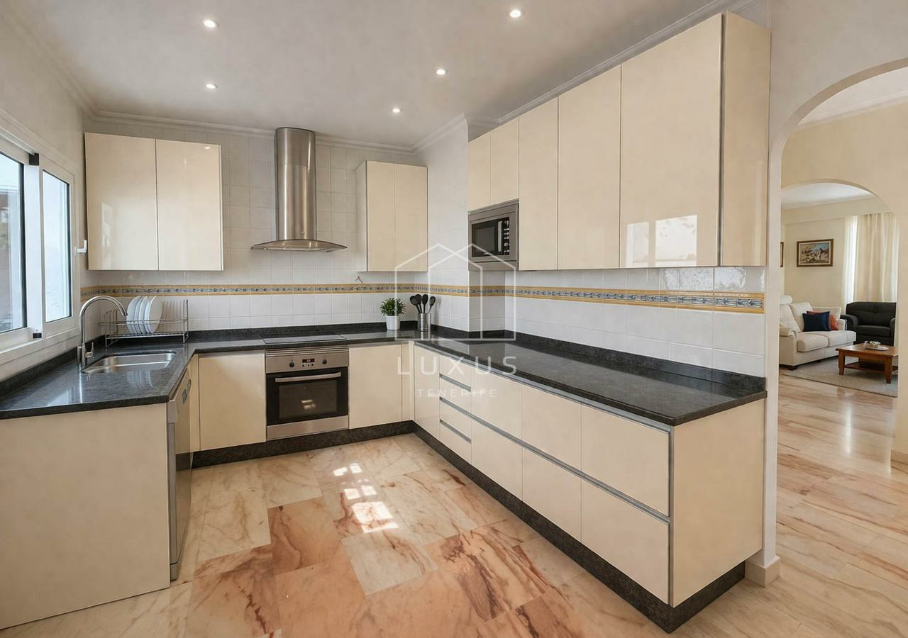 2-bedroom Villa In Puerto De La Cruz, Spain (215 M²)