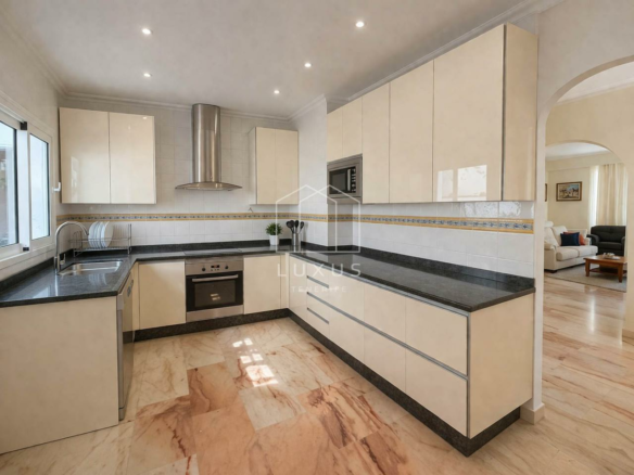 2-bedroom Villa In Puerto De La Cruz, Spain (215 M²)