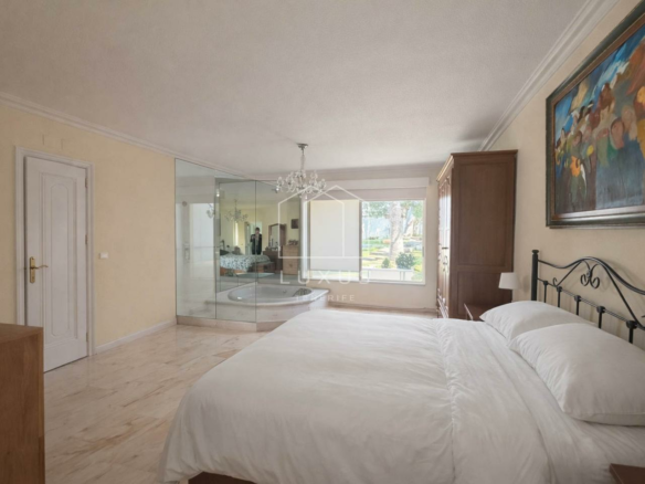 2-bedroom Villa In Puerto De La Cruz, Spain (215 M²)