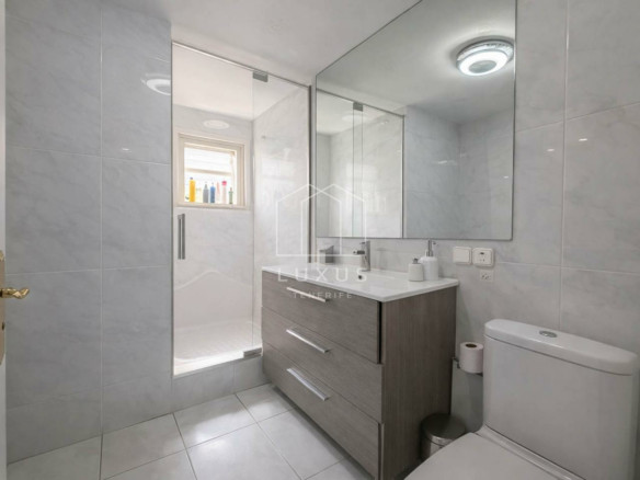 2-bedroom Villa In Puerto De La Cruz, Spain (215 M²)