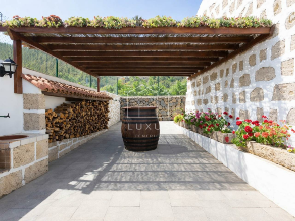 1-bedroom Country House In Granadilla, Spain (90 M²)