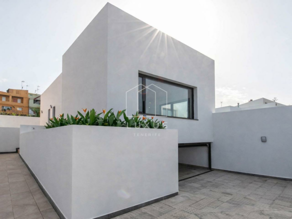 3-bedroom Villa In El Sauzal, Spain (195 M²)