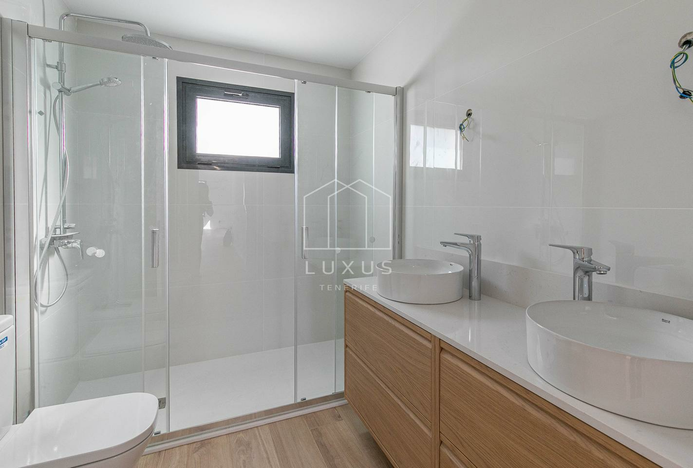 4244086-e8db2a9c-aa2646 3-bedroom Villa In El Sauzal, Spain (195 M²)