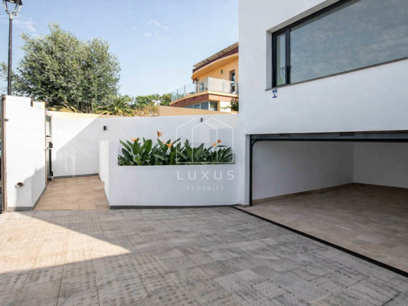 3-bedroom Villa In El Sauzal, Spain (195 M²)