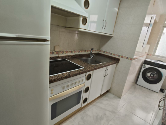 3-bedroom Flat In Málaga, Spain (80 M²)