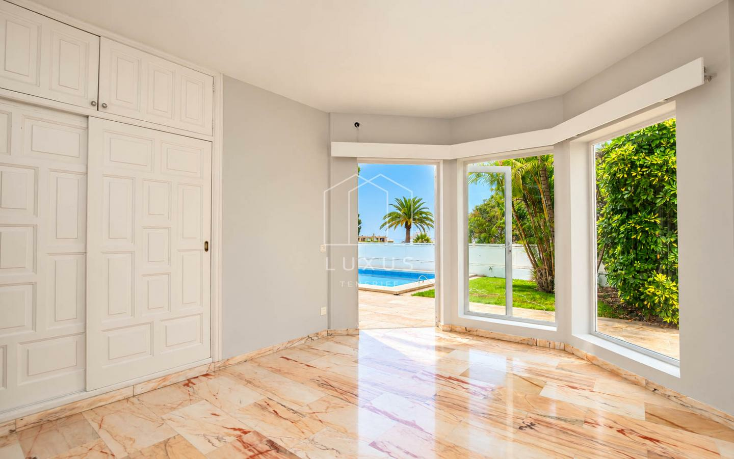 3-bedroom Villa In Puerto De La Cruz, Spain (215 M²)