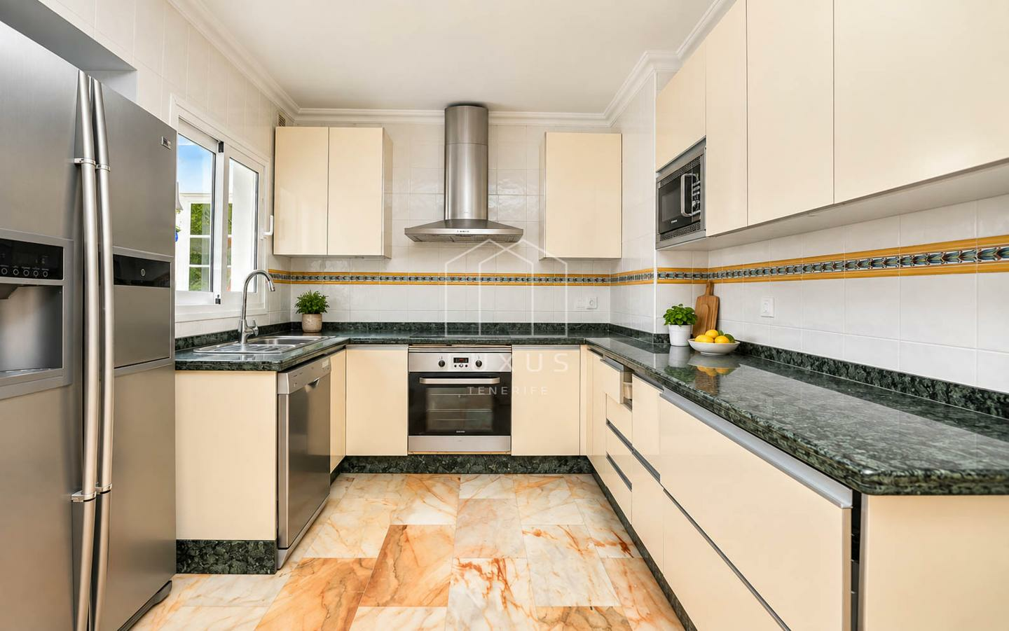 3-bedroom Villa In Puerto De La Cruz, Spain (215 M²)