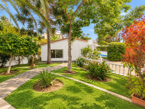 3-bedroom Villa In Puerto De La Cruz, Spain (215 M²)