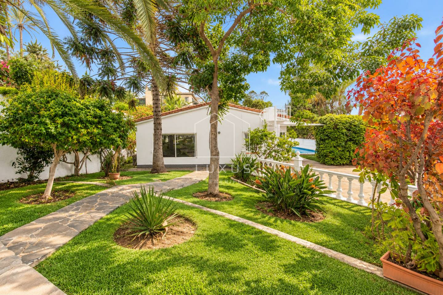 3-bedroom Villa In Puerto De La Cruz, Spain (215 M²)