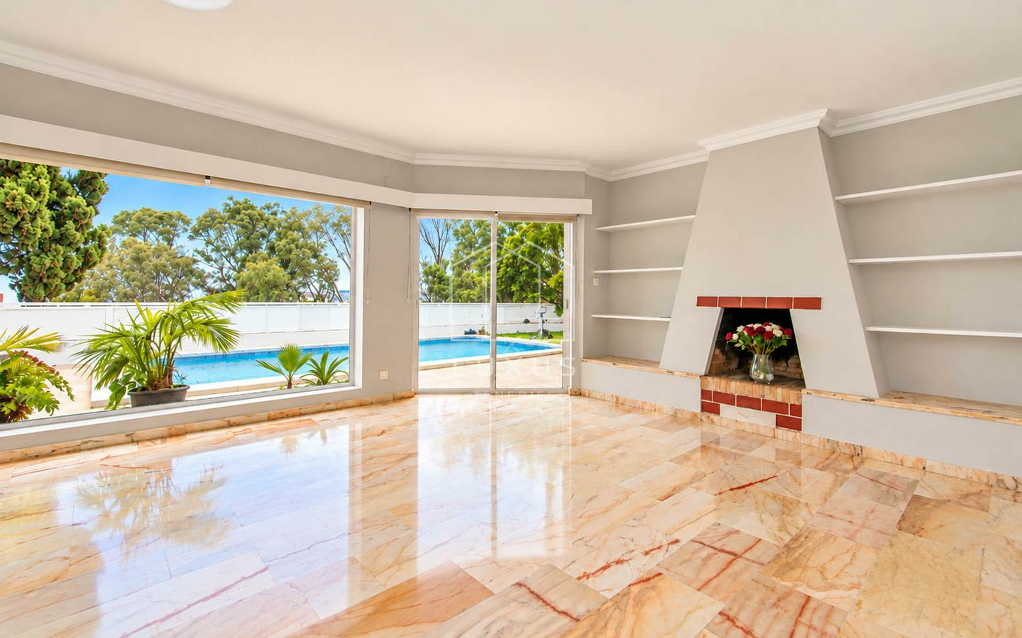 3-bedroom Villa In Puerto De La Cruz, Spain (215 M²)