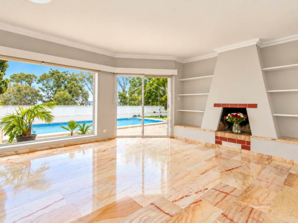 3-bedroom Villa In Puerto De La Cruz, Spain (215 M²)