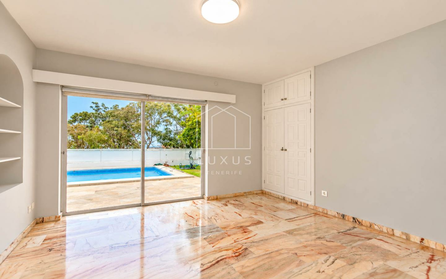 3-bedroom Villa In Puerto De La Cruz, Spain (215 M²)