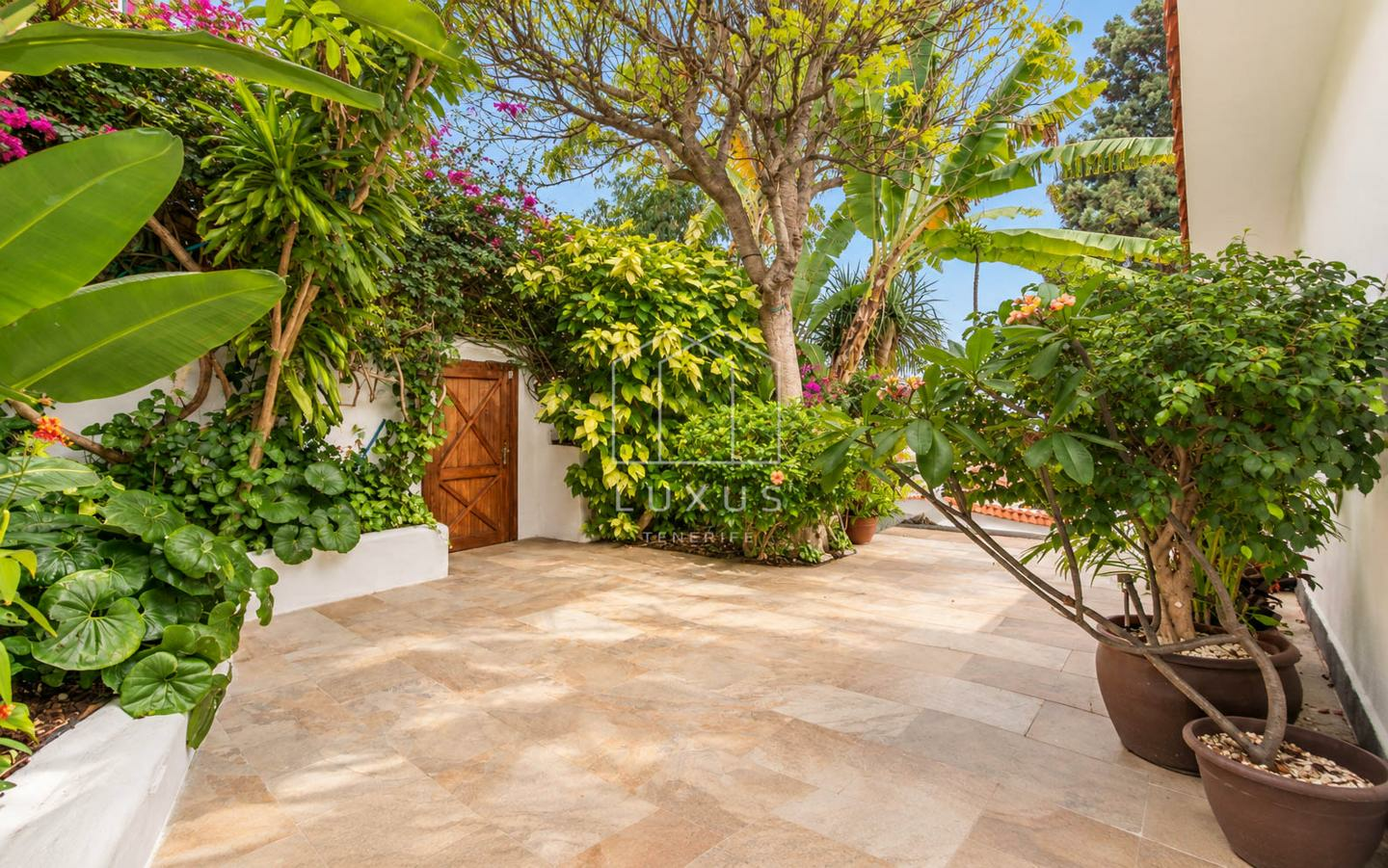 3-bedroom Villa In Puerto De La Cruz, Spain (215 M²)