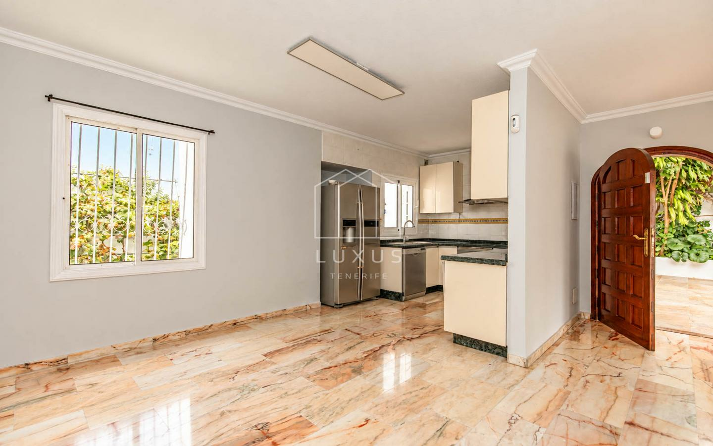 3-bedroom Villa In Puerto De La Cruz, Spain (215 M²)