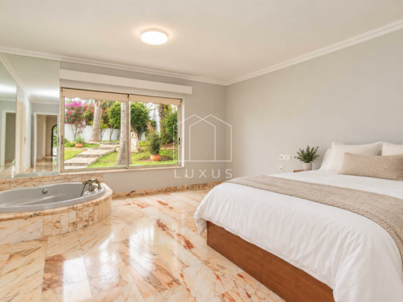 3-bedroom Villa In Puerto De La Cruz, Spain (215 M²)